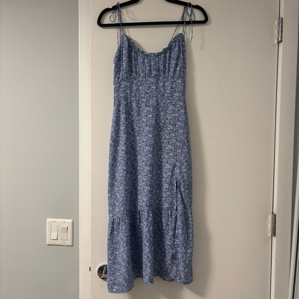 Abercrombie & Fitch Tie-Strap Ruched Midi Dress in Blue Pattern